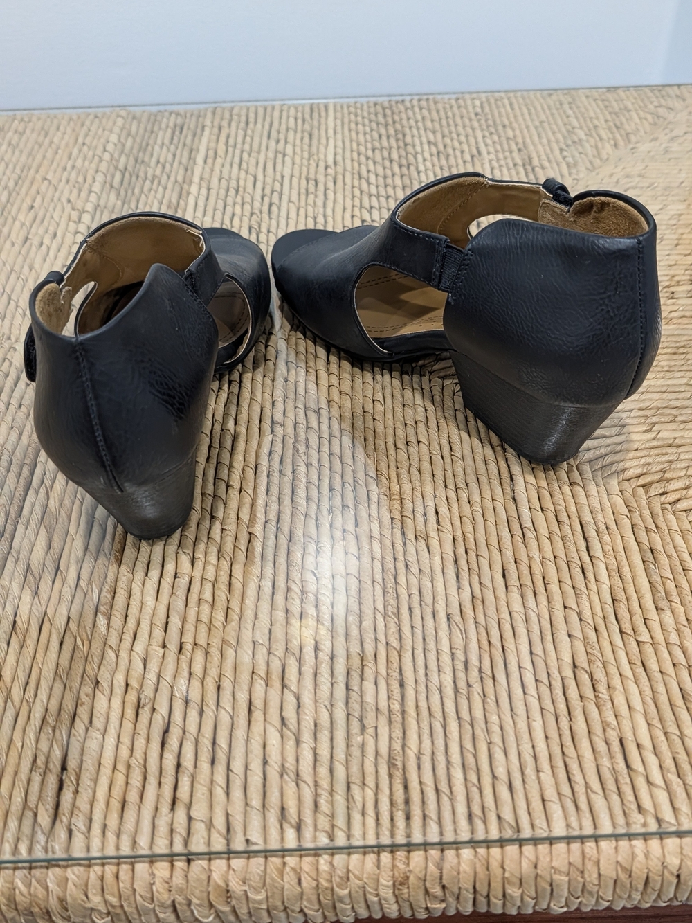 Natural Soul Black Open-Toe Block Heel Sandals - Picture 2 of 7
